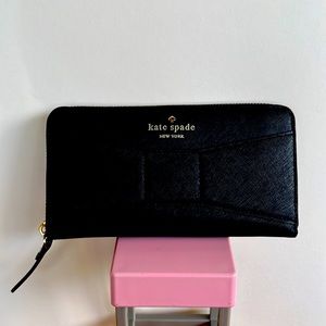 NWOT Kate Spade Black Leather Zip around Wallet, as pictured